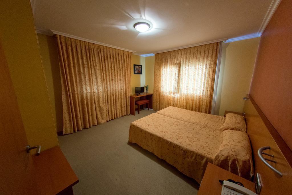 Hotel Dinajan 비야누에바 데 아로사 외부 사진